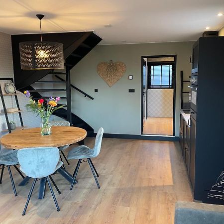 De Heerlykheid Wemeldinge, Vlak Bij Strand En Bos, Ruime Vakantiewoning Met Eigen Patio In De Karakteristieke Dorpsstraat Экстерьер фото